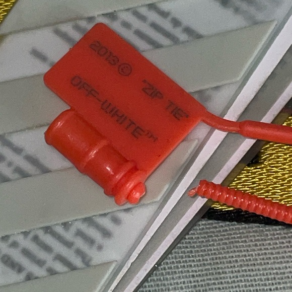 The off-white weight securing system belt, Virgil Abloh - Picture 3 of 4